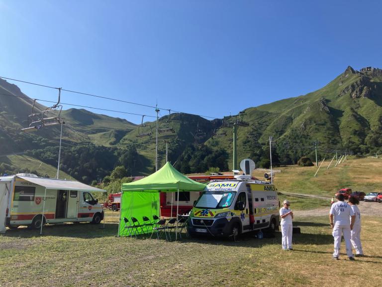 Equipe du SAMU au Mont Dore pour le tour de France